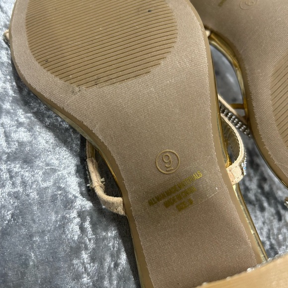 NWOT Elegant Butterfly Gold Strappy Heels - Picture 7 of 8